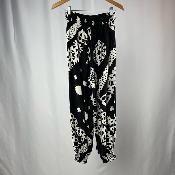 Anthropologie Aniya Balloon Smocked Joggers in Black Size Extra Small - Picture 3 of 7